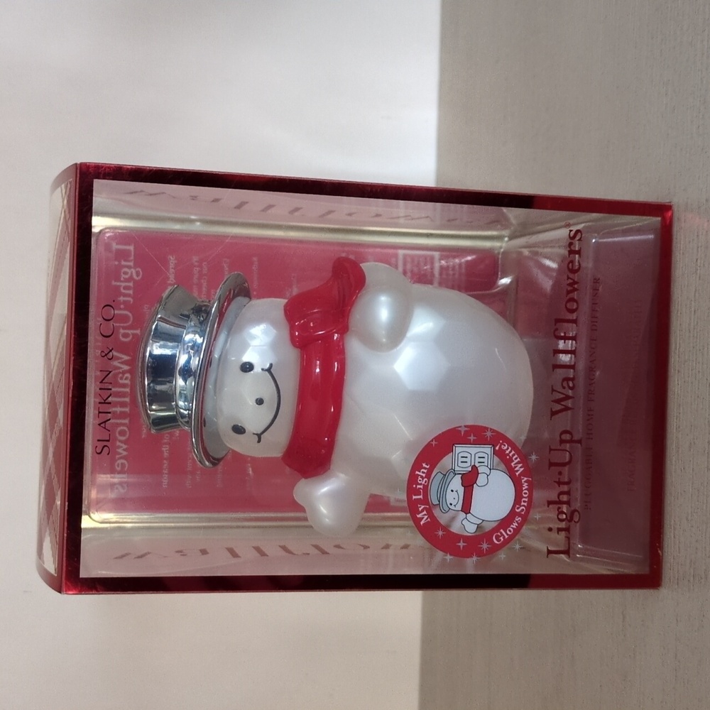 Slatkin & Co. Light-Up Wallflowers Pluggable Snowman Fragrance Diffuser